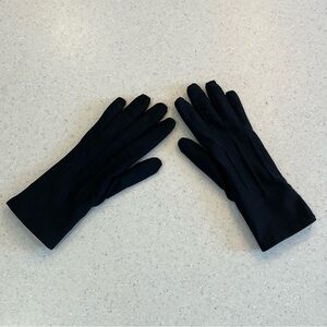 Black Isofit by Isotoner women’s winter gloves. One size.